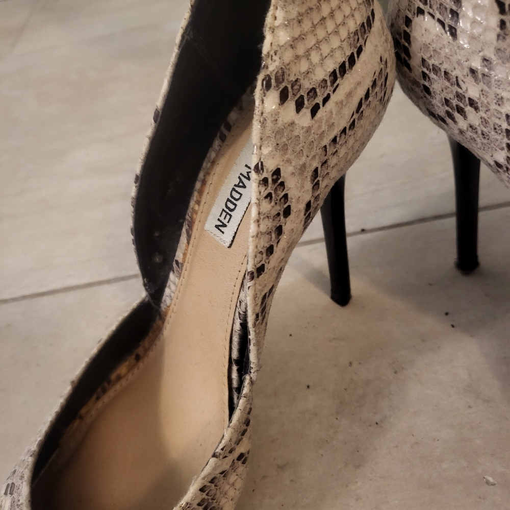 Heels - Picture 5 of 9